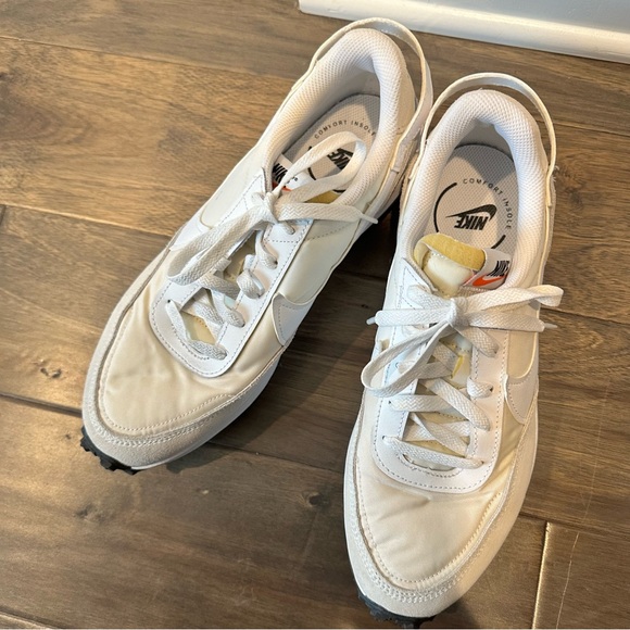 Nike White Waffle Debut Casual Lightweight Sneakers - Size 10 - EUC - Picture 3 of 9